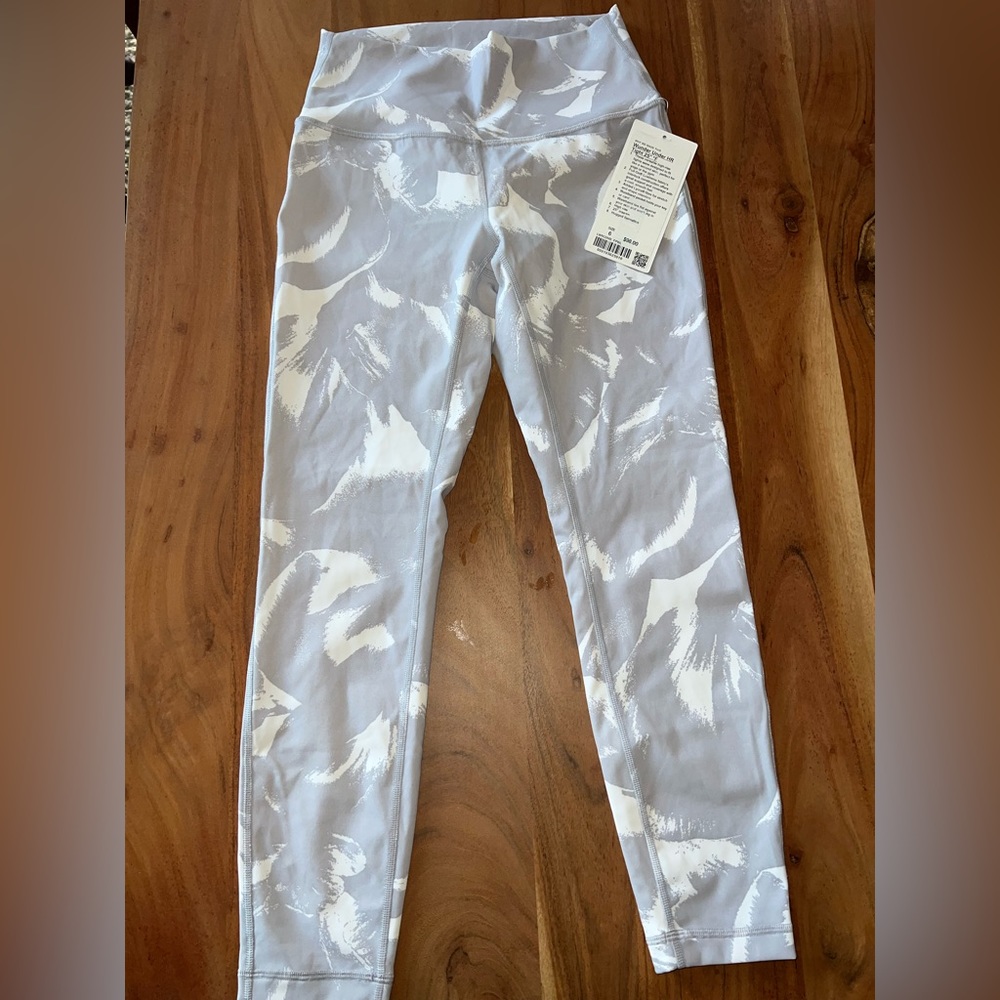 Lululemon Wunder Under HR | Size 6 | Gray and White